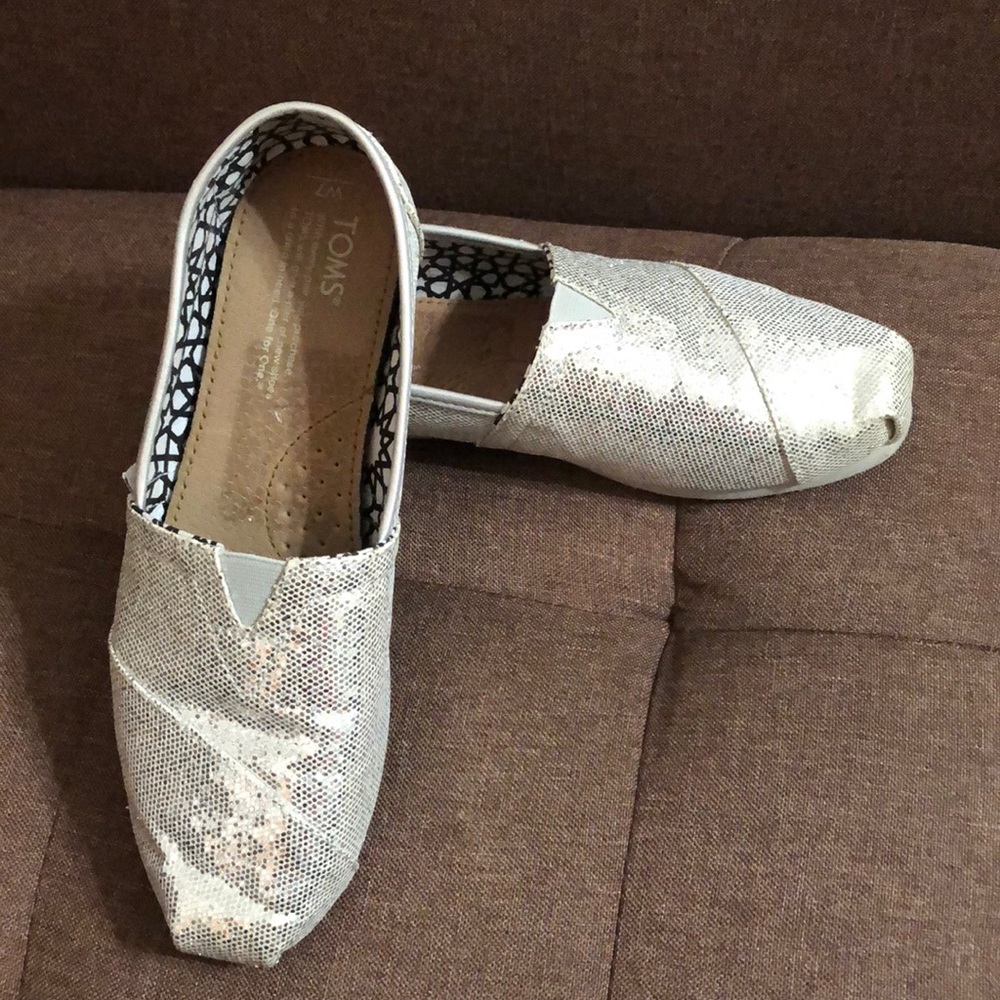 Toms women’s silver shoes